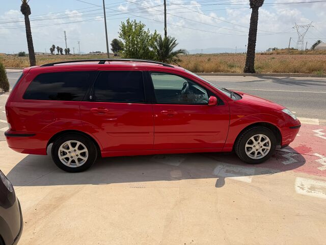 FORD FOCUS GHIA ESTATE 1.6 PETROL SPANISH LHD IN SPAIN 101000 MILES SUPERB 2003